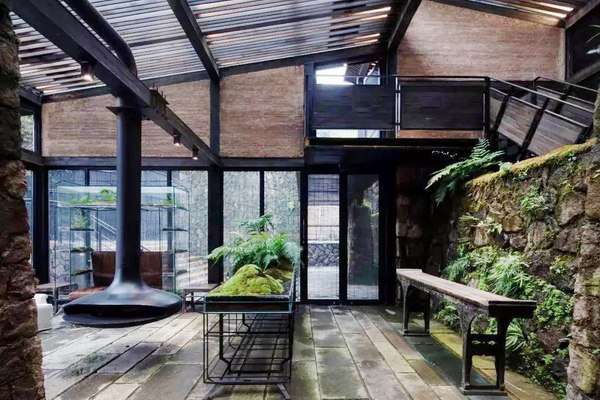 在不舍野馬嶺民宿中，中式家具被完好地繼承與發揚，客房的設計簡潔而有溫度，提供了舒適的生活體驗