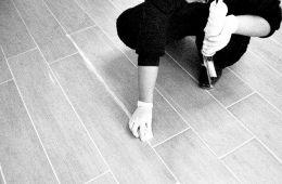 選擇做瓷磚美縫，應該去哪里找人施工呢？